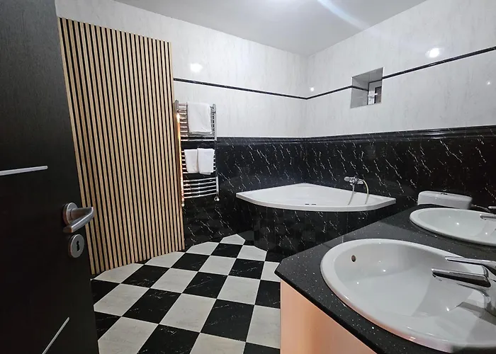 Simple National Arena Self Check In * بوخارست